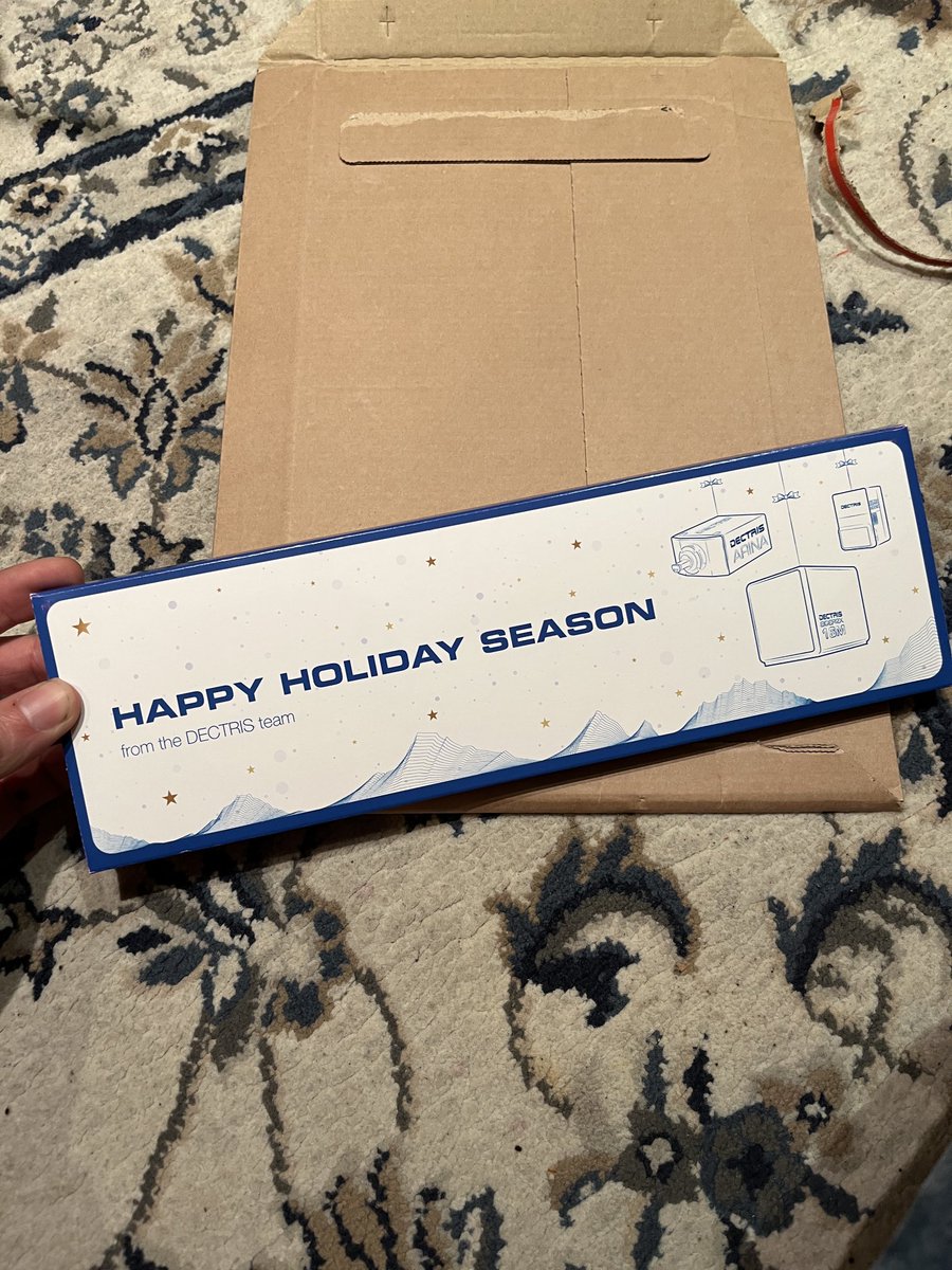 Pinins's tweet image. I’ve never seen my daughter so interested in X-ray detectors! Happy holidays ⁦@DECTRIS_News⁩ !