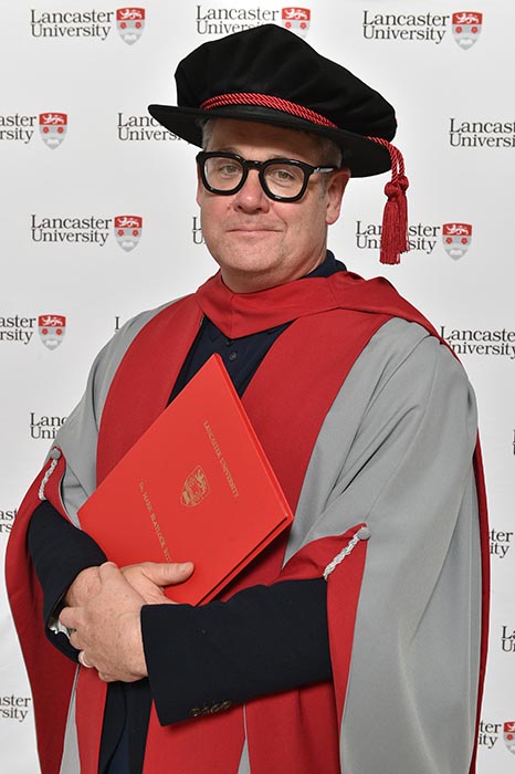 LancasterPress's tweet photo. Lancaster graduate Dr Mark Ritson - one of the world's best marketing instructors and brand consultant for global clients โ has received an Alumni Award at the graduation ceremonies
@LancasterManage https://t.co/La0UyR0bAy