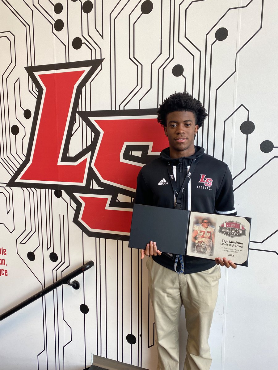 Congratulations to @TajhLandrum on receiving the prestigious <a href="/Burlsworth_Fdn/">Brandon Burlsworth Foundation</a> character award! He’s very deserving. #LRD