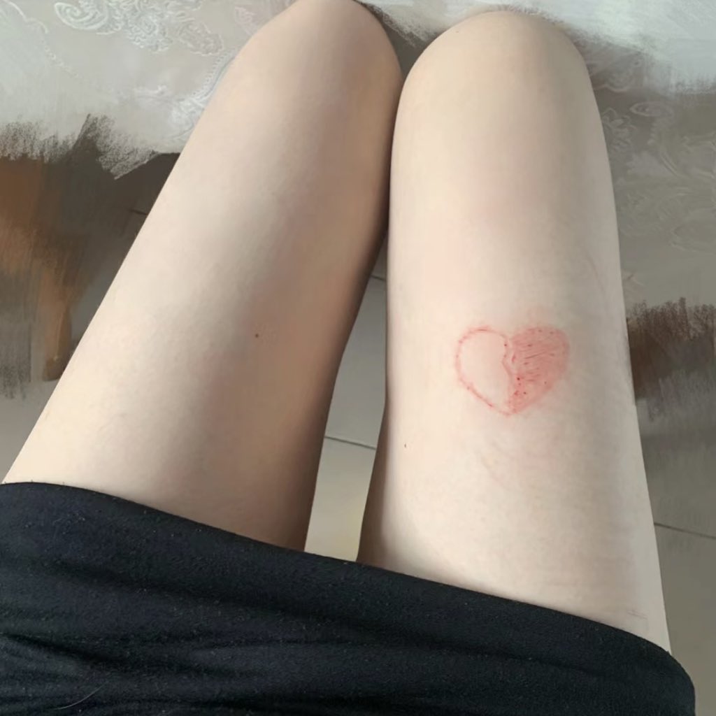 touchassfish_'s tweet photo. 我��得我多少是有点恋痛在身上的 #brat #sub https://t.co/eZsd3FTXIN