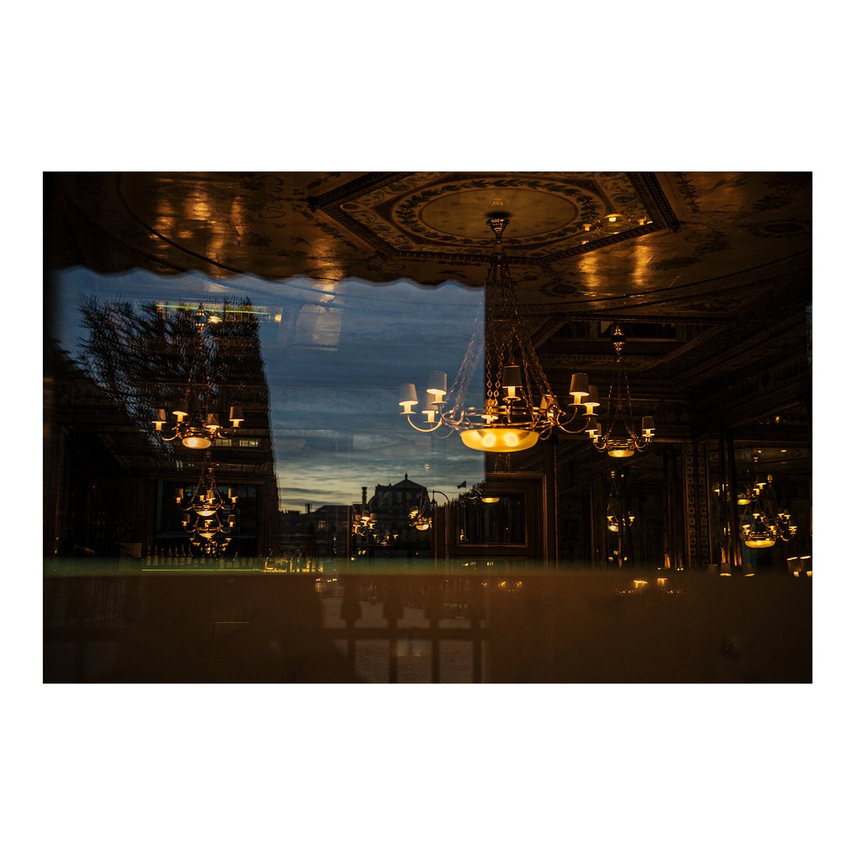rurikdmitrienko's tweet photo. Le Vefour
#paris #photooftheday #frenchphotography #dmitrienko #rurikdmitrienko #contemporaryphotography #Photographie #parisphoto #photographiecontemporaine #parisgram #fineartphotographer #fineartphotos #Photo_Folio #fotografia #frenchphotographer #photographers https://t.co/D8a6gGgEAF