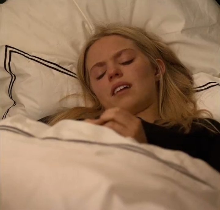 merasnixx's tweet photo. a reneé disse que não sabe como se sente sobre a leighton e alicia reatarem sem reconhecer nada do que aconteceu com elas no final da 1ª temporada

nem ela gostou desse plot apressado e raso https://t.co/m4W9wysJ8C