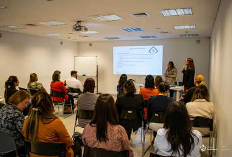 CLAD_Org's tweet photo. #NotiCLAD #Uruguay: Hacia una nueva gestión del empleo público: https://t.co/0NPzcFdt5A Vea más Noticias de los Países Miembros del @CLAD_Org en https://t.co/0UfYqJqwvU https://t.co/dcGrvzjfqF