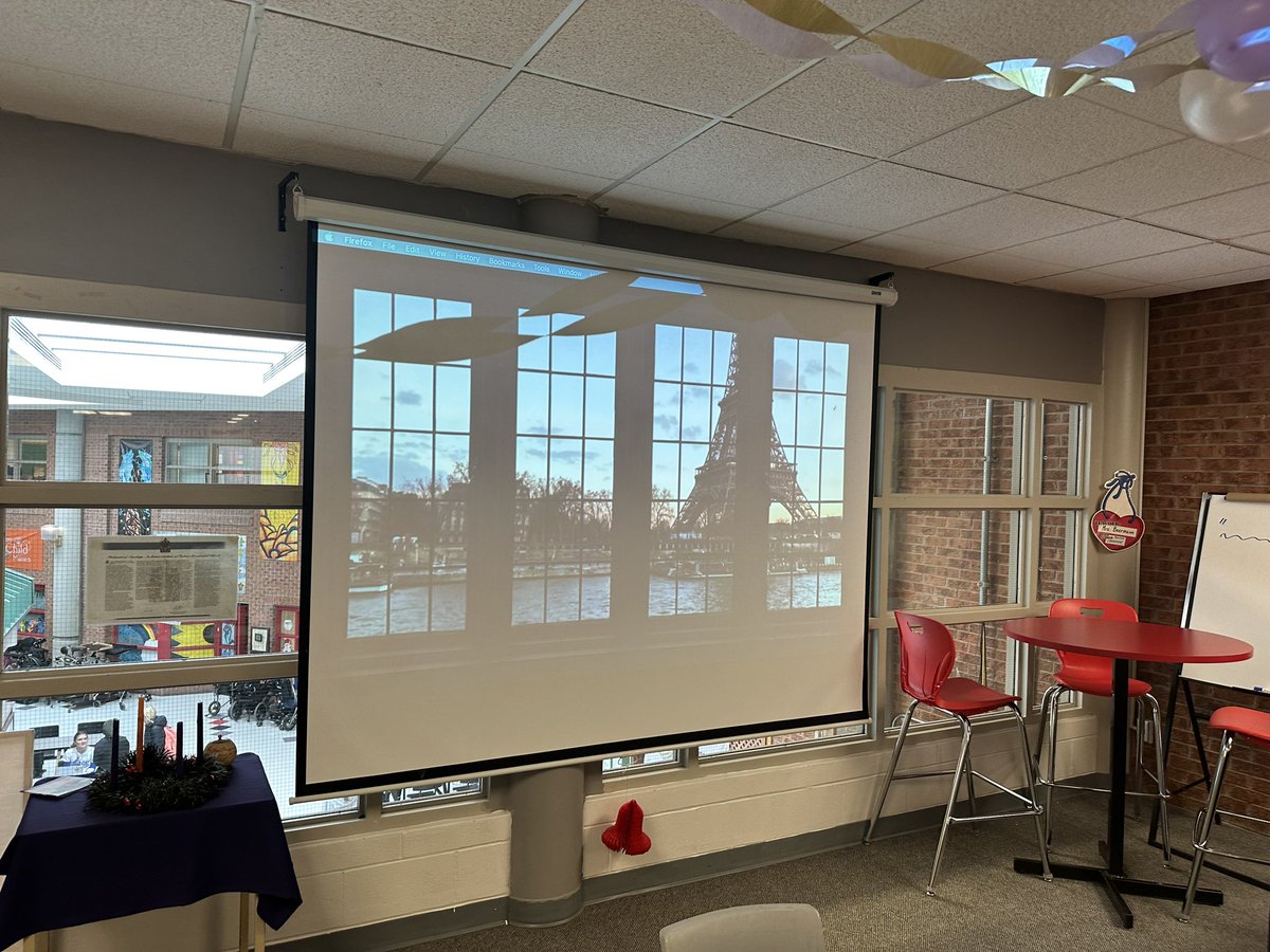 KarlaNRocha's tweet photo. Café français #2! Oui Oui, Paris! Bravo aux élèves de la classe de Mme. Thompson! @StMarkOCSB @ocsbBonjour #MyStMark https://t.co/bWZEWdA1Eb