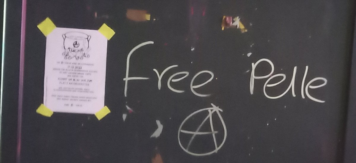 alte_zecke's tweet photo. Hat 1 mehr Hintergrund?
Auf jeden Fall Soli
#freepelle ✊ https://t.co/b6OiqoE46Y