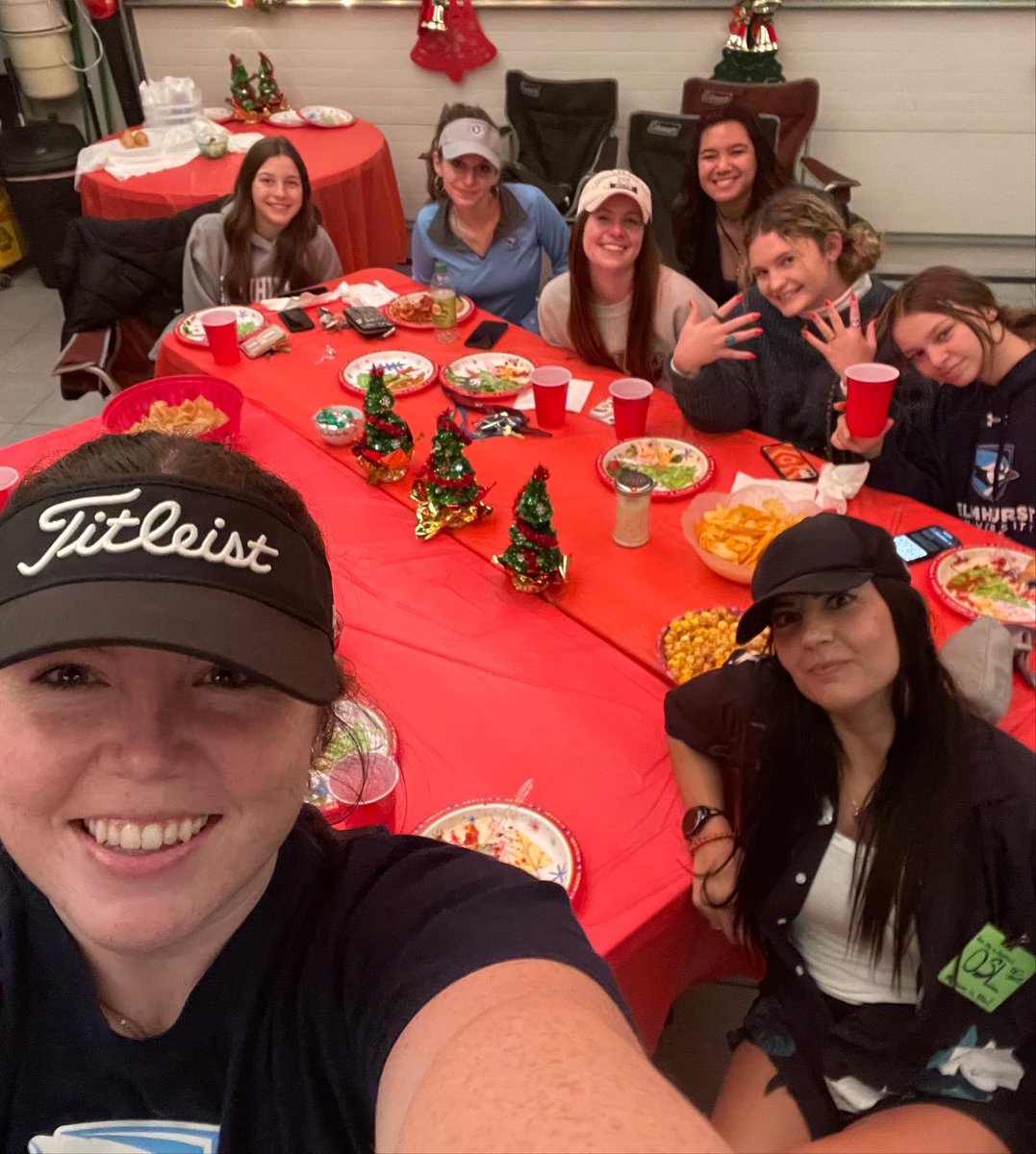 DRESS AS A TEAMMATE NIGHT! The Elmhurst Women’s Golf Team got together to celebrate the end of the year with a special twist…the girls dressed as each other! Swipe through the pictures and guess who is dressed as who!! #rolljays 🤍