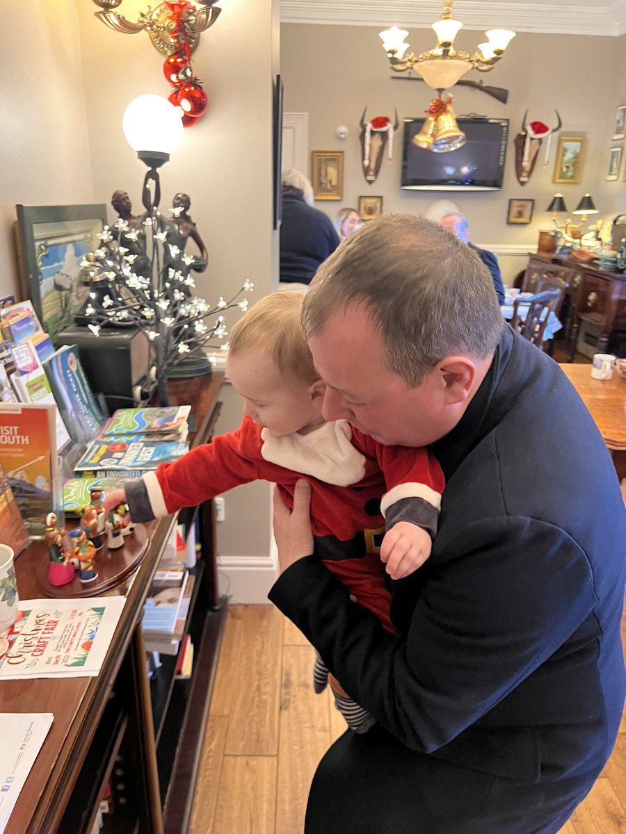What a morning with a visit from Archbishop Eamonn and John. 🙏🏽

We had the RTÉ crew in to film with our lovely Ukrainian guests and enjoyed some tea and mince pies. ☕️🥧
#Archbishop #GlenGatGuests #Ukraine #ArchbishopsVisit #GlenGatHouse