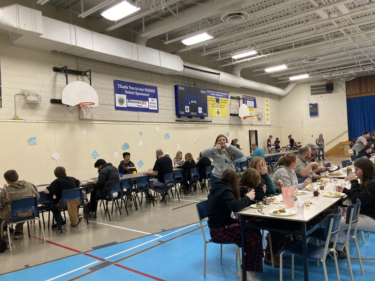ssrsbngrhs's tweet image. Our Saints enjoyed a delicious holiday meal today! Thank you to the amazing team Of Food Service Workers and O2class who helped feed 325 hungry Saints. Sponsored by Eden Valley Poultry, Sam’s No Frills, and Freshmart!! @SSHealthySchool @SSRCE_NS @EdenValleyFarms @samrbates1