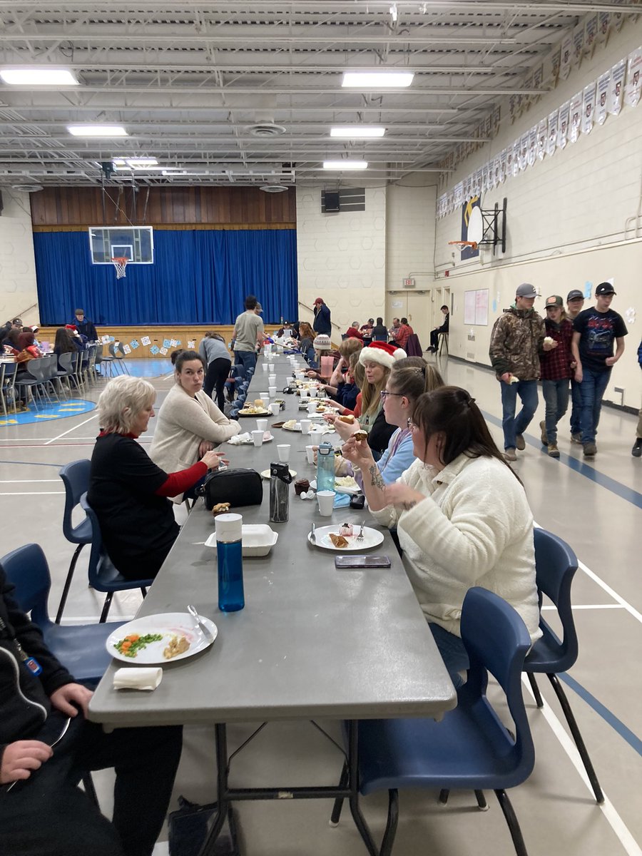 ssrsbngrhs's tweet image. Our Saints enjoyed a delicious holiday meal today! Thank you to the amazing team Of Food Service Workers and O2class who helped feed 325 hungry Saints. Sponsored by Eden Valley Poultry, Sam’s No Frills, and Freshmart!! @SSHealthySchool @SSRCE_NS @EdenValleyFarms @samrbates1