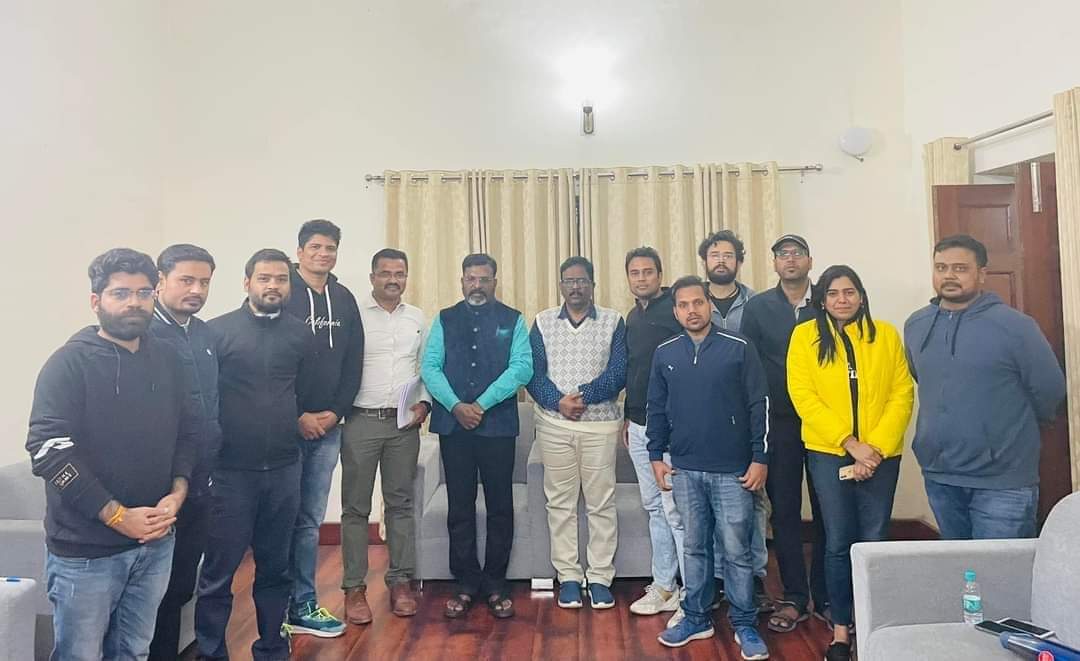 thirumaofficial's tweet photo. கொரோனா காலத்தில் UPSC தேர்வைத் தவறவிட்டவர்கள் மீண்டும் ஒரு வாய்ப்பு வழங்குமாறு ஒன்றிய அரசை வலியுறுத்தி வருகின்றனர். அவர்களது கோரிக்கைக்கு ஆதரவு கேட்டு இன்று புதுதில்லியில் சந்தித்தனர்.

#VCK
#Thiruma https://t.co/WzrKEqlHRQ