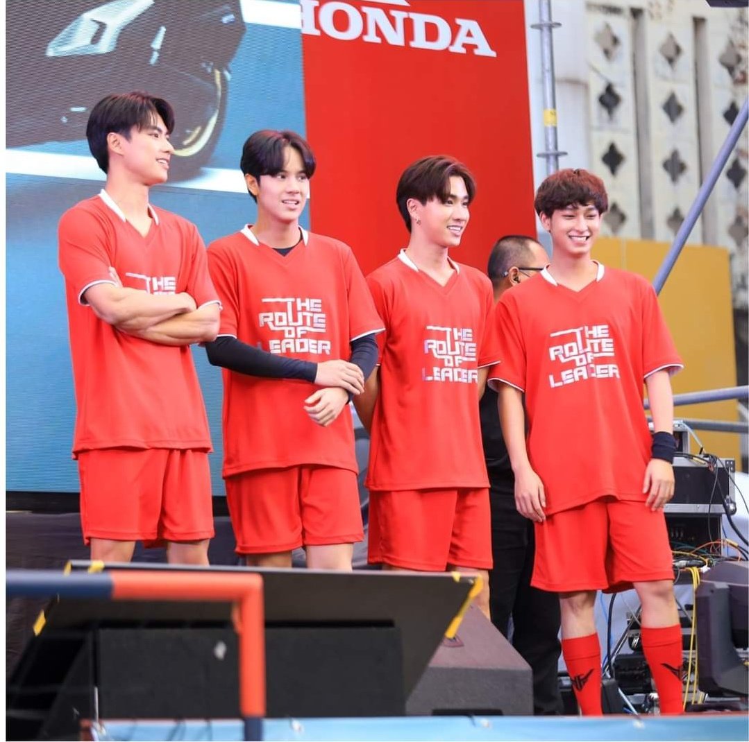 boonzoonlee's tweet photo. 13.12.2022 ภาพงาน The Route of Leader by Honda Click ทีม GMMTV โอม-นนน-เพิร์ธ-ชิม่อน 💚❤️🖤💛 ( 1 )
📌https://t.co/Nugj3mRYEV
FB : HondaMotorcycleThailand
#HondaClickxONPC
#PerthHondaClick
#PerthTanapon #KDPPE #GMMTV https://t.co/YcFeqqGApO