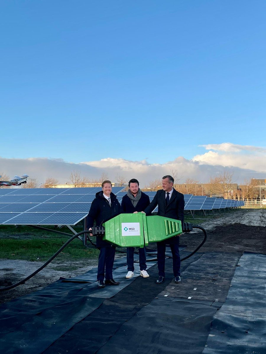 Als onderdeel van een groter verduurzamingstraject aan mij de eer de zonneweide met 2.280 zonnepanelen op het eigen terrein van <a href="/MSDNederland/">MSD Nederland</a>  te activeren. Als het gaat om duurzaamheid en de energietransitie is het de kunst een houding te creëren van ‘we doen het’. #duurzaam