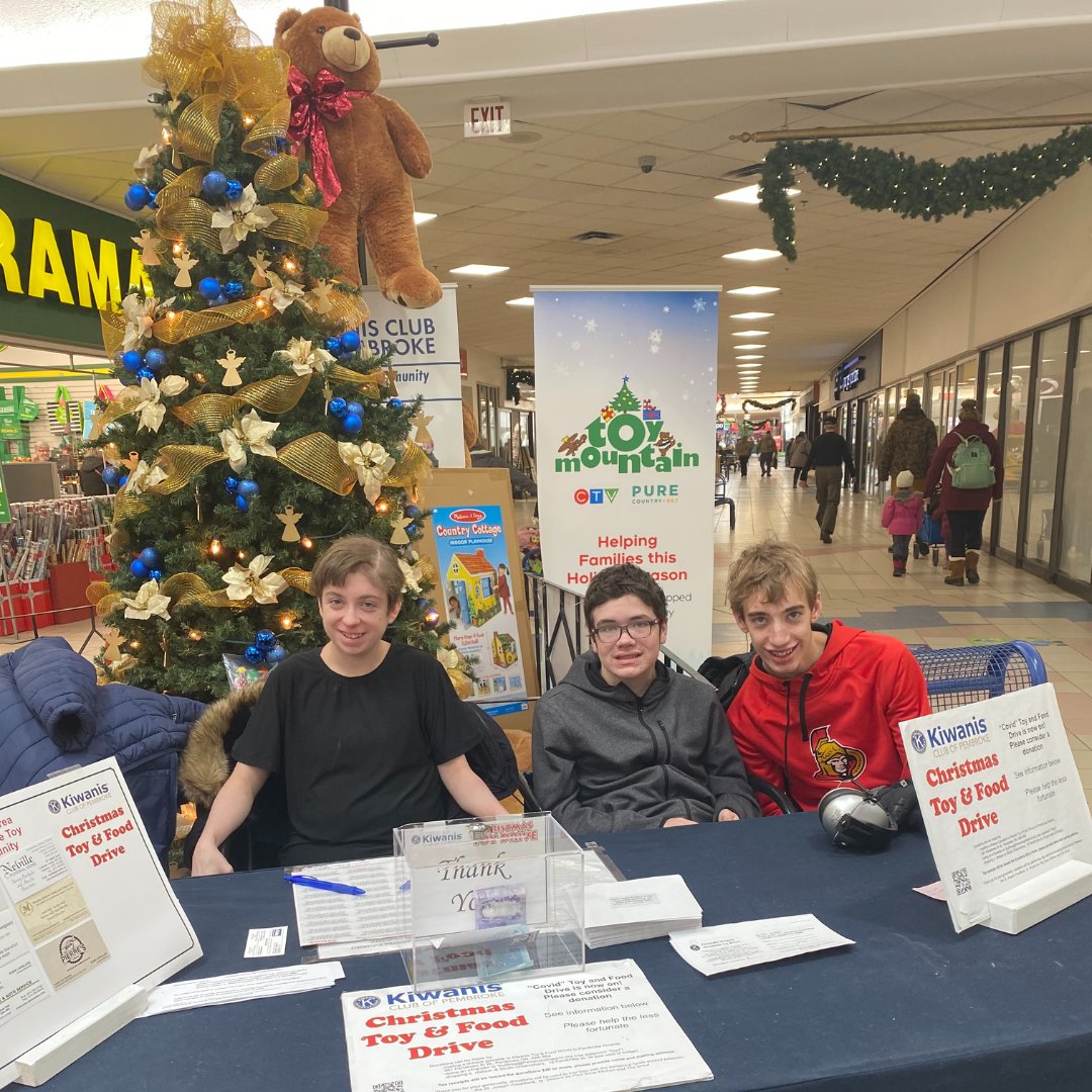It's the season for giving and gratitude, and these qualities were on display yesterday at the mall. Ms. Trish and FHS students volunteered their time to run the Kiwanis Christmas Kettle. For two hours they collected gifts and thanked the community for donations. Great stuff!