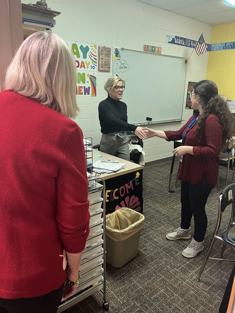 MeadowRidgeRoar's tweet photo. Thank you OSD135 Board of Education for providing a sweet treat today! @OSD135 https://t.co/IpCSvJylpn