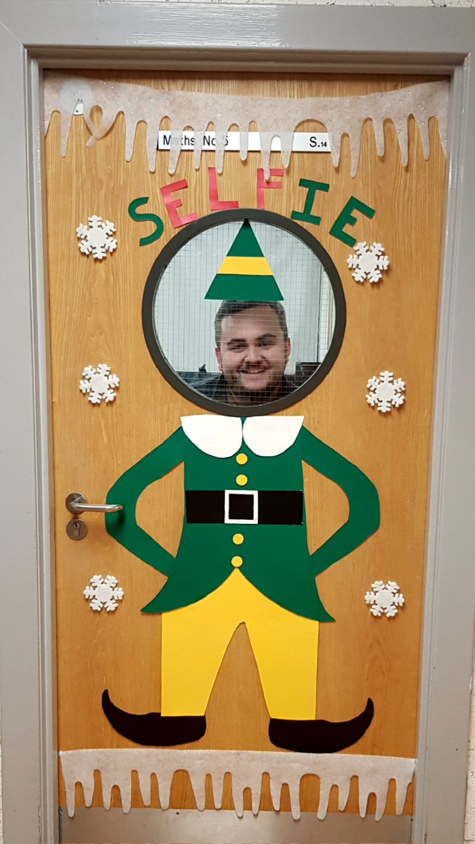 BellaAcad's tweet photo. Come along to the Maths Department for a Christmas #sELFie 📸🎄🎅 https://t.co/Ftga1BsWYM