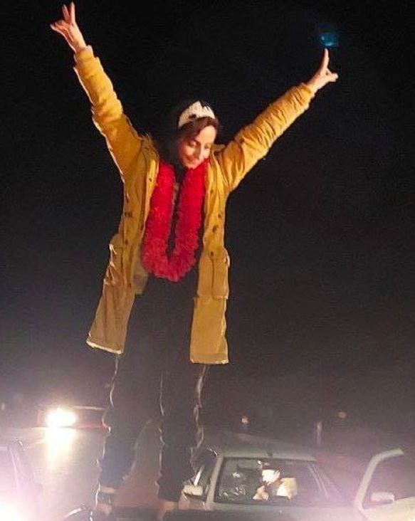 Mojtabapacino's tweet photo. قهرمان ۱۷ ساله‌مون #سونیا_شریفی بعد از آزادی، با این استایل به کل انقلابیا روحیه داد
#مهسا_امینی https://t.co/AeMlvtekIA
