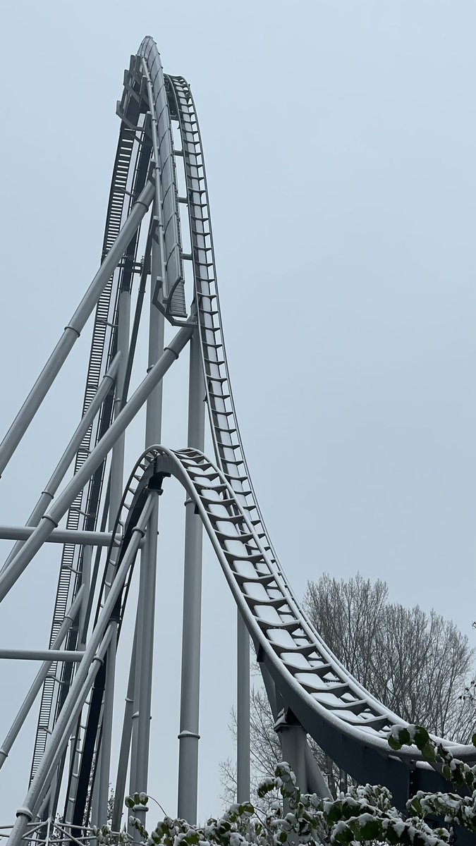 Micrajojo's tweet photo. It have been snowing in #Europapark yesterday. So today I went to the park to make some pictures of the atmosphere: https://t.co/VEC1cjJ6GN