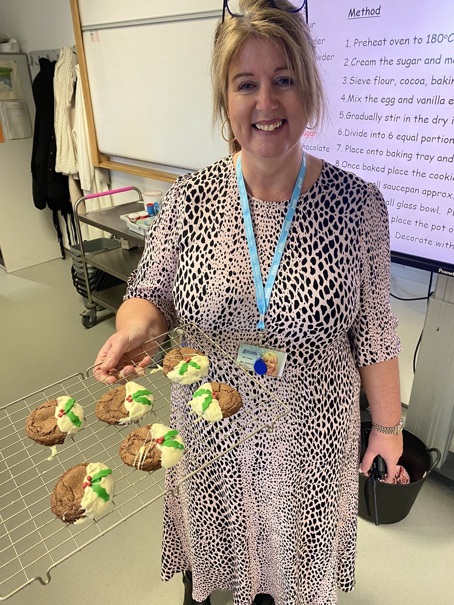 MarrHome's tweet photo. We had the lovely @MrsA_DHT in today making Christmas Pudding Cookies 🍪 🤶🏼👩🏻‍🍳!! Well done and pop in anytime 👏🏼👏🏼👏🏼 @MarrColOfficial @marrfullarton https://t.co/pQoZZ4ZNZ2