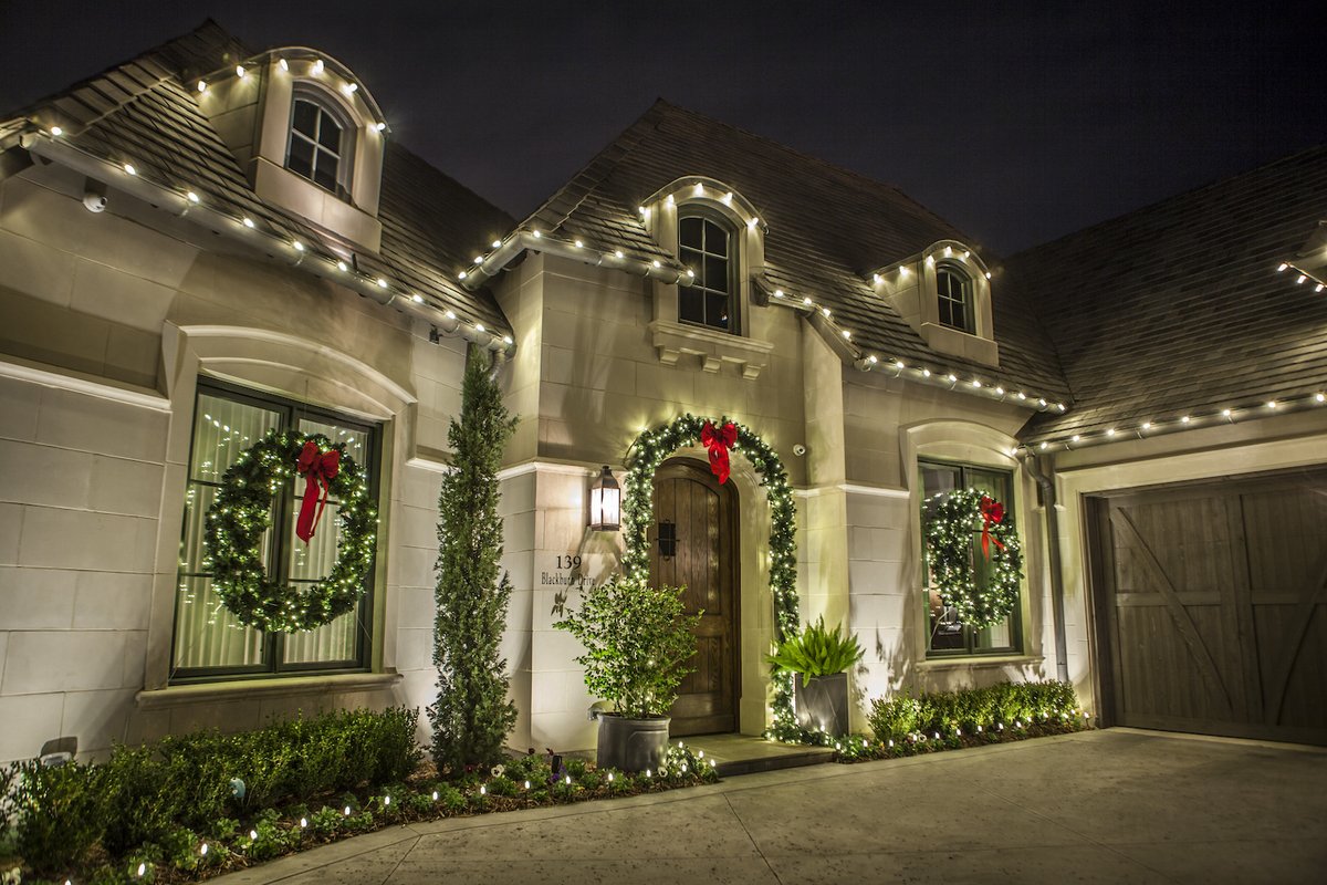 PerfectLightUSA's tweet photo. Did you know? Our all-inclusive Christmas lights program provides a custom design, installation, and maintenance throughout the season, as well as removal and storage. Christmas made simple! 

Learn more about our most popular packages here: https://https://t.co/Pk9ZuTP2m2 https://t.co/LoUptboy2i