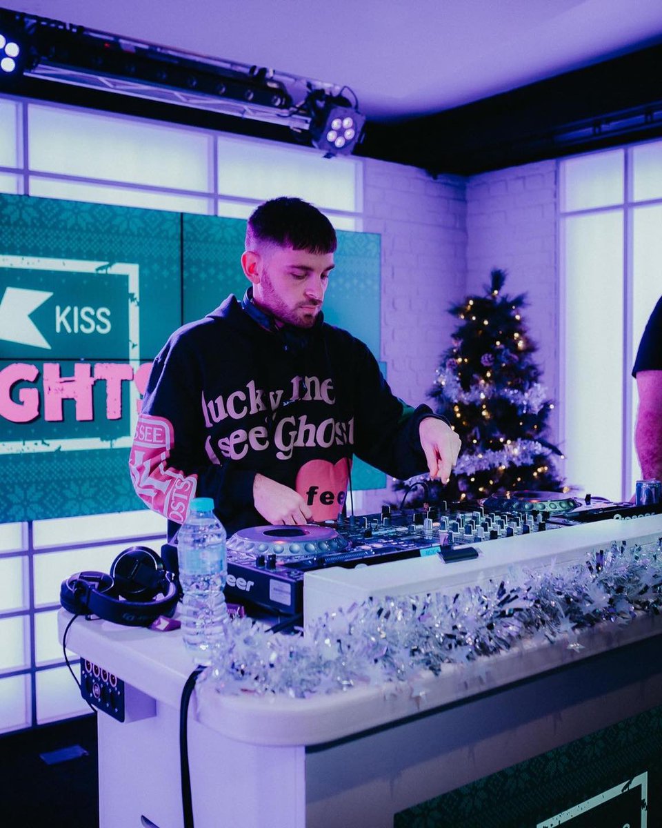 DJSKT's tweet photo. Back on your airwaves tonight from 9pm over on @kissfmuk 🔊🙌 Got bangers lined up from @corruptmusicuk @tomwestymusic @kx5official @djmaxchapman @markmaxwelldj @hugelthug @emberbeats @illyandbarri @darrellprivett1 @lunarthekid @gorillaz @ocandverde and many more 🔥 https://t.co/kN73vy0seN