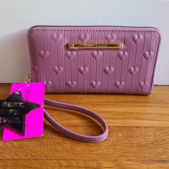 tnkrbel13's tweet photo. So good I had to share! Check out all the items I'm loving on @Poshmarkapp from @Pretygirlygirl @anakurt #poshmark #fashion #style #shopmycloset #betseyjohnson: https://t.co/zl7NphXibO https://t.co/irMxCCkseE