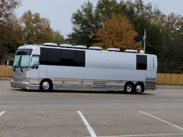 SenatorsCoach's tweet photo. Slide's in, which means we're ready to roll. Thanks to our Facebook friend, Wayne Robinson, for snagging this pic. #bus #tourbus #concerts #concertindustry https://t.co/JkxHyDqsFX