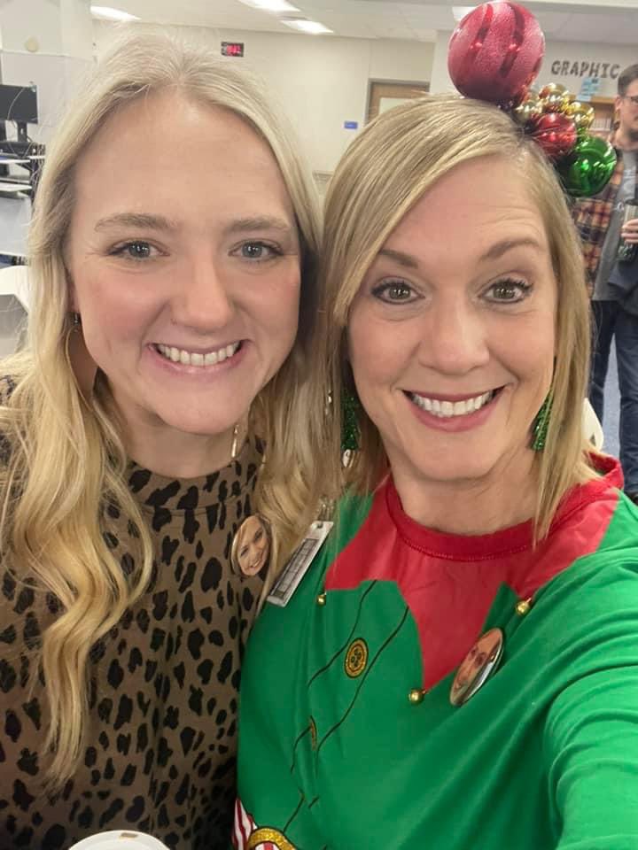 EmSmith_Faught's tweet photo. A very bittersweet morning celebrating @MGainesesl retirement!!! I’m not really accepting it- and have no idea what I’m going to do without my work mom! She’s a ray of sunshine ☀️ ☀️☀️here’s to hoping @AnnTaylor can stay in business! Happy Retirement! https://t.co/hquU8jMOoX
