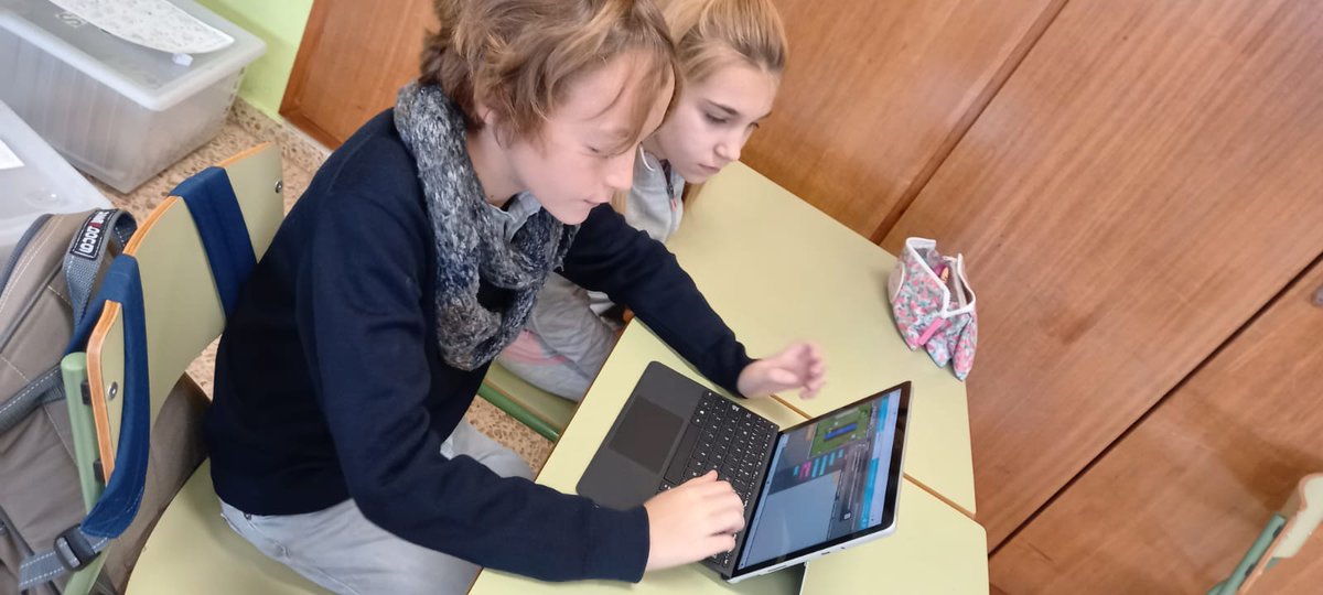 sancucao2's tweet photo. Hoy hemos celebrado La Hora del Código.Esta iniciativa mundial propone una hora al día de actividades para trabajar el pensamiento computacional. Ha acompañado, Oscar Castro, al alumnado de 4° y 6° programando con Minecraft. #sancucao #lahoradelcodigo https://t.co/vtbIweEdXa