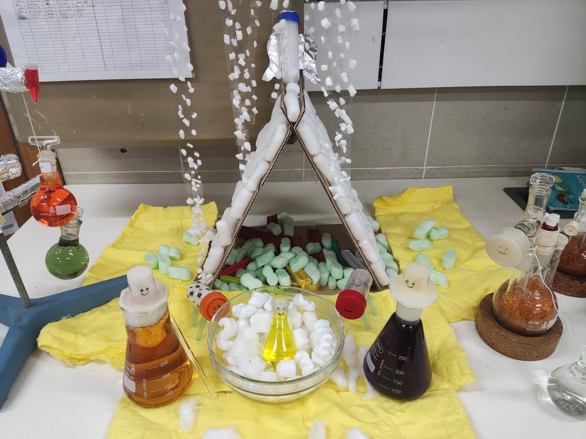 PolySyc's tweet image. 🎵It&apos;s beginning to smell a lot like Christmas🎵 With the 1st @PolySyc  Christmas Tree competition!
This year, we&apos;ve held a competition to determine which lab has the most beautiful and scientific Christmas tree!  Which one is your favorite?

By Laboratory B37