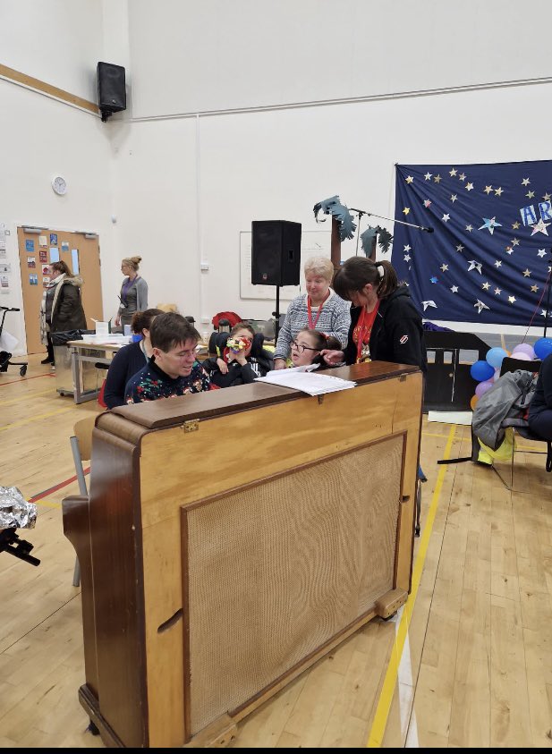 BraeSchool's tweet photo. Huge thank you to our friends at Heathryburn School for taking us in this afternoon in an emergency. Massive team effort between the two schools, we can't thank you enough. The pupils and staff were a credit to the school. #@heathryburn https://t.co/Lj6MYWyP2l