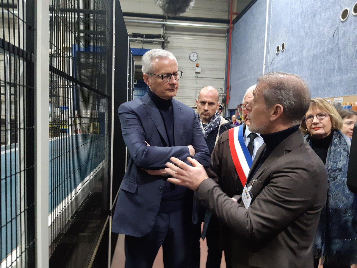 Prefet39's tweet photo. 🏭A cette occasion M. le Ministre @BrunoLeMaire a visité le site #SMOBY d'#Arinthod qui a bénéficié d'un accompagnement de l'Etat hauteur de 800 000 € dans le cadre de #FranceRelance, permettant de pérenniser les emplois sur le territoire et les capacités de production en France https://t.co/4ScG4Eg9MA
