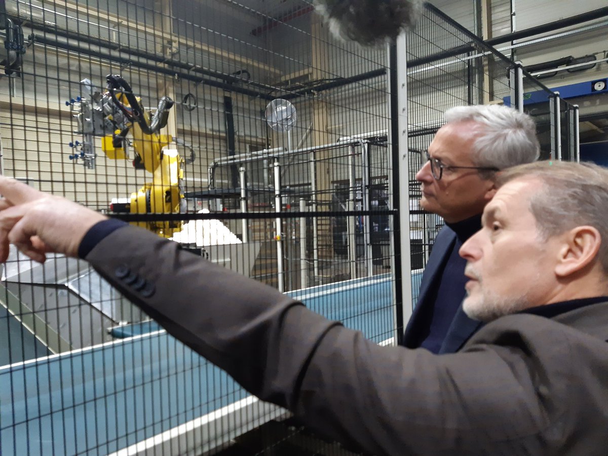 Prefet39's tweet photo. 🏭A cette occasion M. le Ministre @BrunoLeMaire a visité le site #SMOBY d'#Arinthod qui a bénéficié d'un accompagnement de l'Etat hauteur de 800 000 € dans le cadre de #FranceRelance, permettant de pérenniser les emplois sur le territoire et les capacités de production en France https://t.co/4ScG4Eg9MA