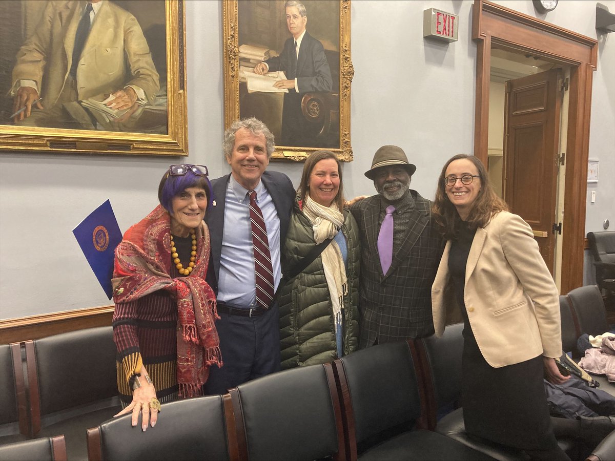 dodsonadvocate's tweet photo. Powerful group including North Carolina @RESULTS_Tweets advocate/1 of @RESULTS_Tweets #ExpertsonPoverty listen to 
@SenSherrodBrown make a powerful case for the #ChildTaxCredit -- Congress must extend #CTCnow. Let's get this done! 
Honor to introduce James to Rep @rosadelauro too https://t.co/Zi9LhyOYyv