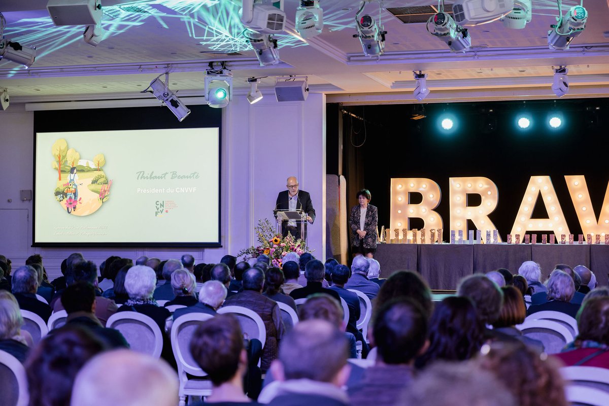 VVFleuris's tweet photo. Le 14 décembre 2022, le Conseil National des Villes et VillagesFleuris organisait la 63ème remise des prix nationaux au Pavillon d’Armenonville à @Paris. En présence de 350 acteurs des #VillesEtVillagesFleuris, @ThibautBeaute Président du #CNVVF, a remis leurs prix aux lauréats. https://t.co/RMGCwTSirh