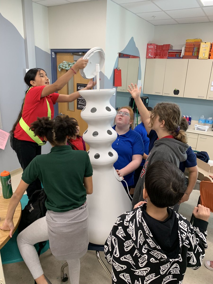 GardenMort's tweet photo. #GardenGnomies are so very thankful for our new @knowitorgrowit tower donated by the local @Kiwanis club member Suzuki Bredbenner. 🌱 🙏🏼 🍉 @MortElementary https://t.co/guhaqmcoLn