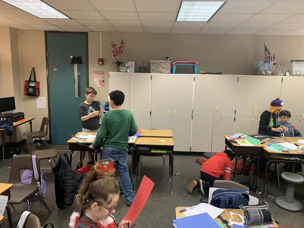 MrsSengele's tweet photo. Holiday fun on the last full day of 2022! Love making memories with my classroom family! @HumbleISD_HHE @HumbleISD https://t.co/gm10cPVlJf