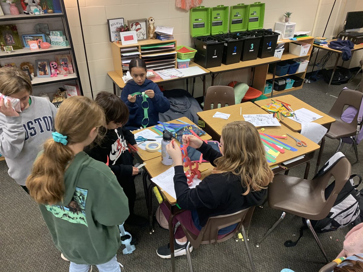 MrsSengele's tweet photo. Holiday fun on the last full day of 2022! Love making memories with my classroom family! @HumbleISD_HHE @HumbleISD https://t.co/gm10cPVlJf