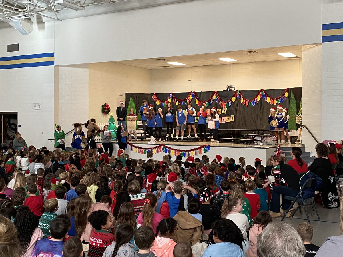 Great #MustangMeeting this morning!  Love recognizing student achievement, having fun as a family, &amp; enjoying the hardwork of students! 💙💛👏🏻🙏🏻 #HPSistheBEST