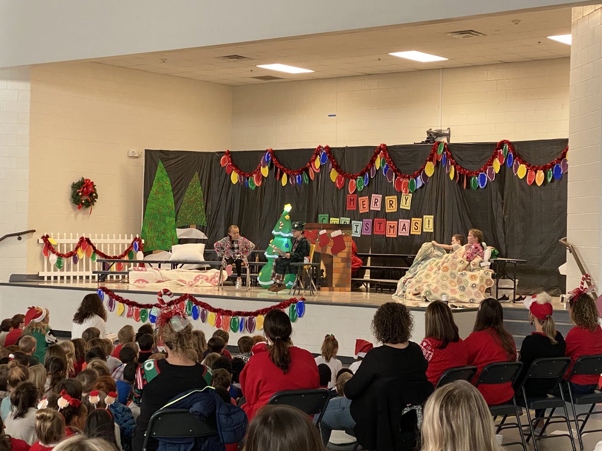 HuntingdonPS's tweet photo. Great #MustangMeeting this morning!  Love recognizing student achievement, having fun as a family, &amp; enjoying the hardwork of students! 💙💛👏🏻🙏🏻 #HPSistheBEST https://t.co/kREEuSYceA
