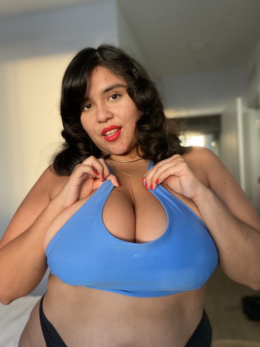 Could you hold these for me for just a sec? https://t.co/NcgoWAZFx4