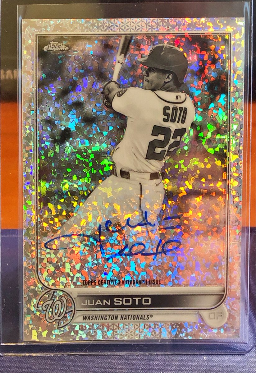 JayinATL's tweet image. Ok.. THIS JUST HAPPENED!!! What a Box of Topps Chrome Hobby Lite.. The Soto is 1:11,000+ packs.. Also got the Tatis /99..  @cardpurchaser #thehobby #pullingfire #rippingwax #monsterhits