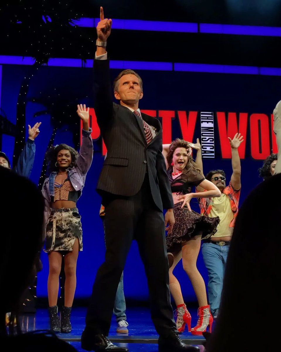 "The match is on, so come and join us. Welcome to our world, more champagne!"🥂

📸: @westendheather
