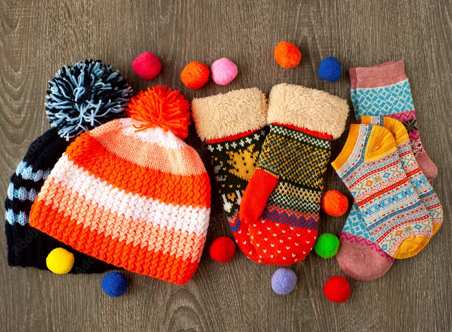 ParkdaleFood's tweet image. The winter weather is rolling in! Drop-off gently worn winter hats, gloves and new, unused socks at 30 Rosemount Ave on Monday Dec 19 or Tuesday Dec 20 between 9am-3pm. We'll share them at the clothing giveaway Dec 21st, 9-10am at Hintonburg Community Centre!