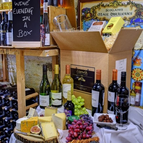 CharnockBates's tweet photo. Support local this Christmas! ❄️

Calderdale is home to some fantastic independent delis, shops &amp; artisan producers. 

Here’s our pick of the some of the local stores you should put on your Christmas list this year. 🎁

@loafersvinyl @TheHandmadeGift @Czerwik1991 @ToppersDeli https://t.co/nigCT3lWkv