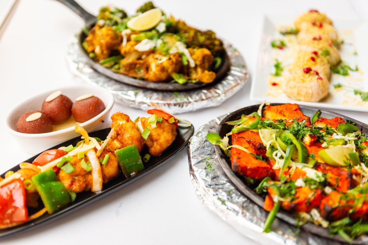 ChaatbhavanDB's tweet photo. It's not your phone vibrating – that's your stomach rumbling! Get down here right away for all of your favorites. 😍 https://t.co/ZDsIQrbIbC