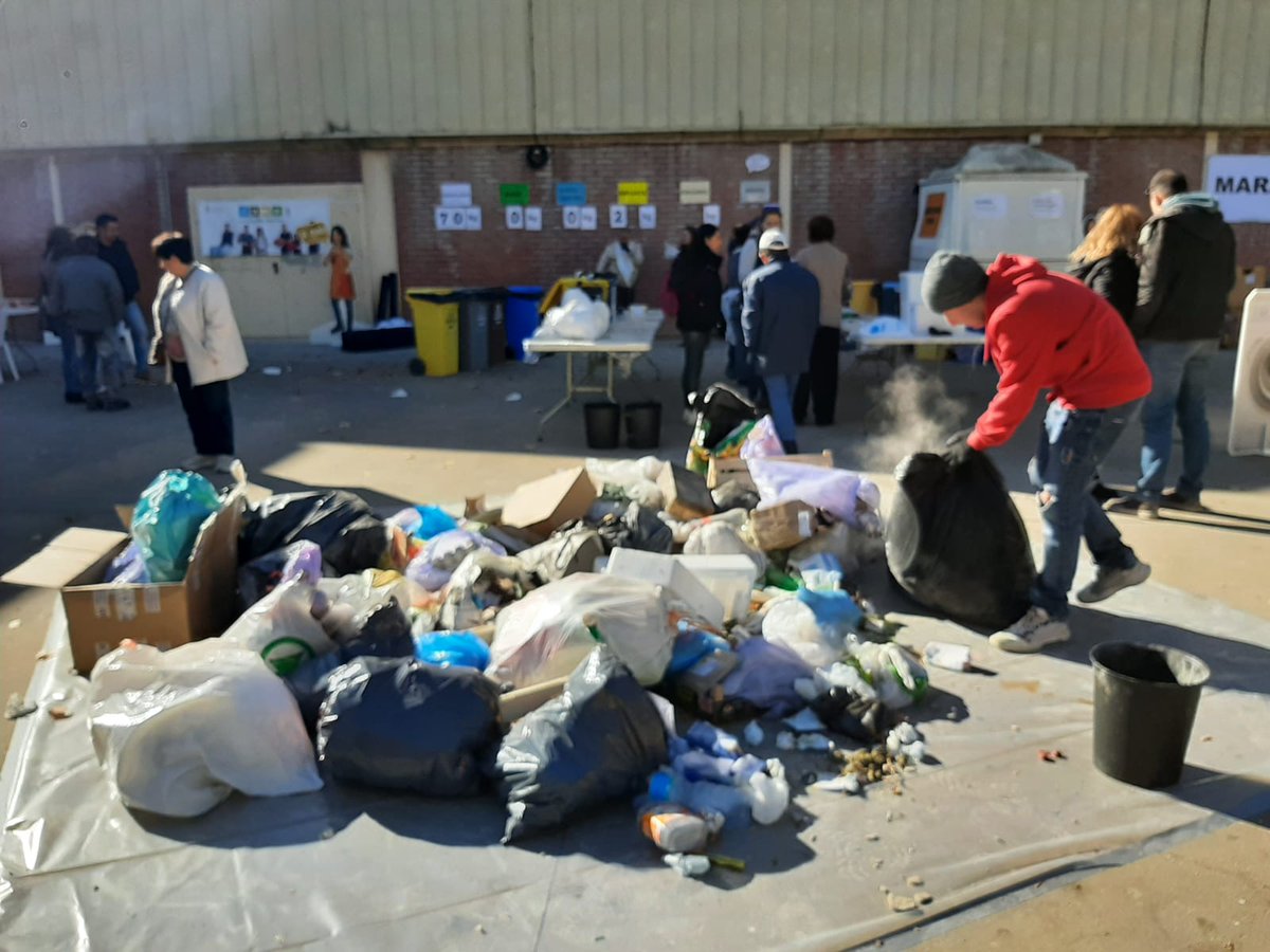 MediAmbientCCPU's tweet photo. Encara queda molt per fer! Ajuda’ns a millorar la recollida selectiva!

@ccplaurgell @ajmollerussa @JovePlaUrgell 

#sumatalarecollidaselectiva #pladurgellrecicla #NoBarregisSeparaBé #SeparaBéReciclaMillor https://t.co/HSL9U8t5Yj