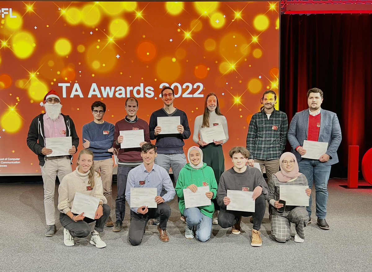 To end this night, we congratulate all Master and PhD students who won this year’s Teaching Assistant Awards !