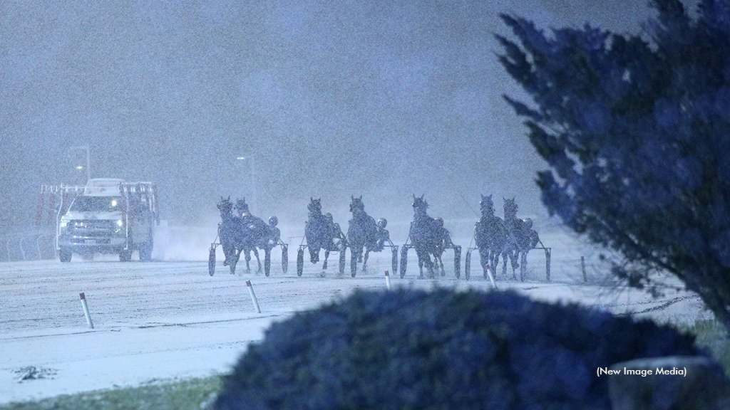 Officials with Flamboro Downs and Woodbine Mohawk Park have cancelled their live cards of #harnessracing slated for Thursday, Dec. 15 due to inclement weather → bit.ly/3BDYWKJ