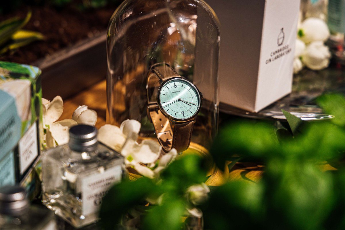 Beaucroft_W_Co's tweet photo. Discover the delights of the @CambridgeGinLab at Christmas, from their unique gins to our collection of clean and contemporary automatic watches

Find our range at 10 Green Street Cambridge 

#britishwatches #cambridgebusiness #automaticwatches #britishdesign https://t.co/Ypz7LVqKEi