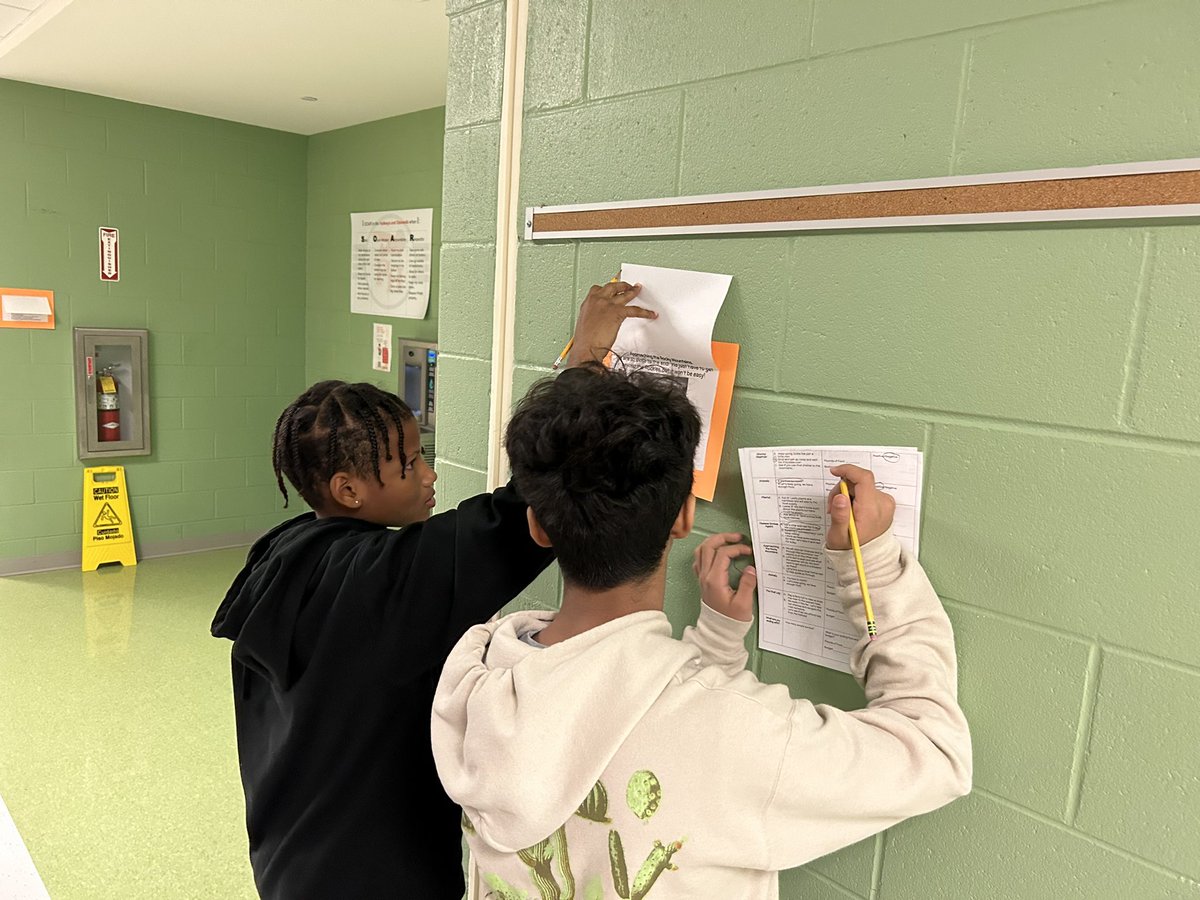 wkman3's tweet photo. Happy Trails to You! Will they survive the Oregon Trail??? @PrincipalPHMS @DrChrisLongo https://t.co/SZV5WyPk98